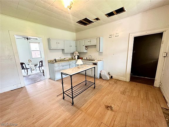 5th image of 1305 Charles St