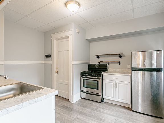2nd image of 397-399 University Ave #2
