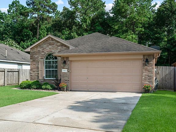 Antother view of the front of the house.