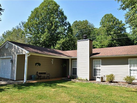 3rd image of 2000 Fawnbrook Dr