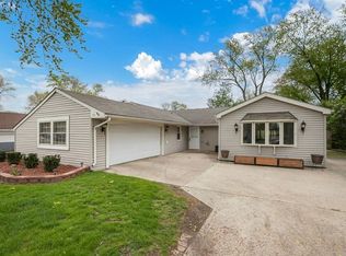 172 Oxford Rd, Bolingbrook, IL 60440