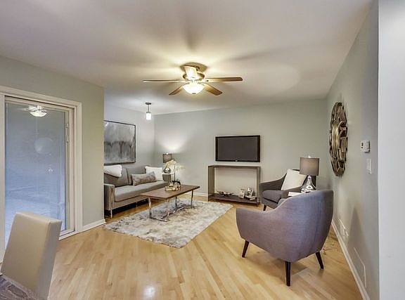 3rd image of 1330 N Lasalle St APT 105