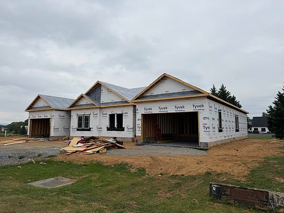 3rd image of 8 Meriwether Cir