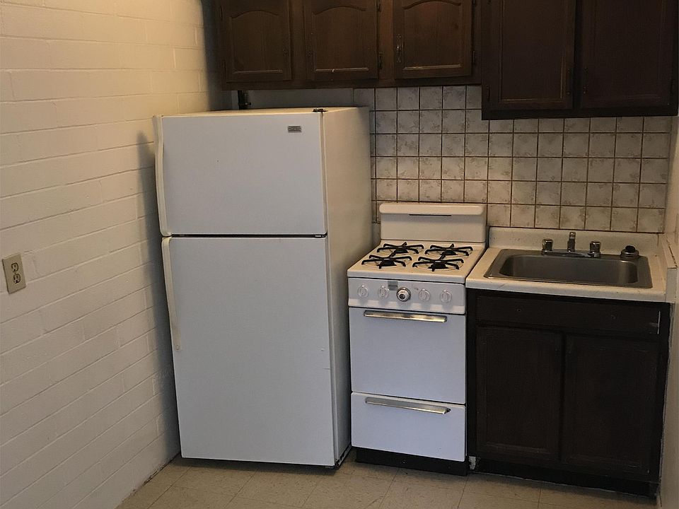 2nd image of 1322 N Jones Blvd