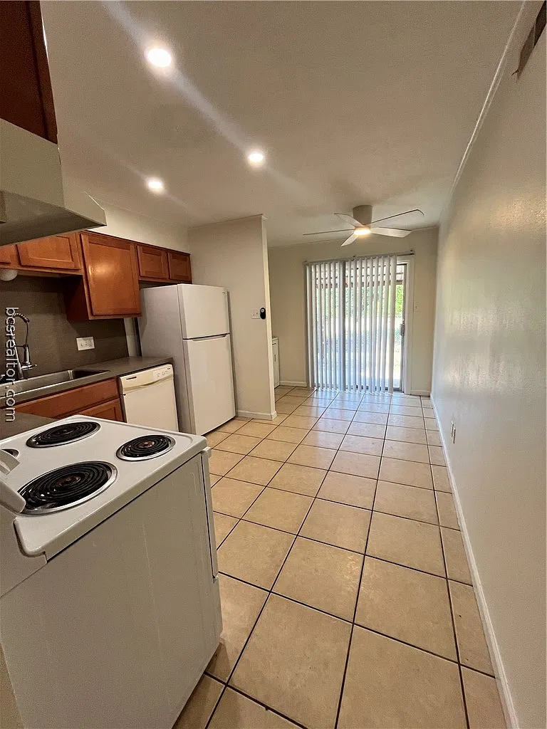 2 bed, 798 sqft, $1,100 — Photo 3