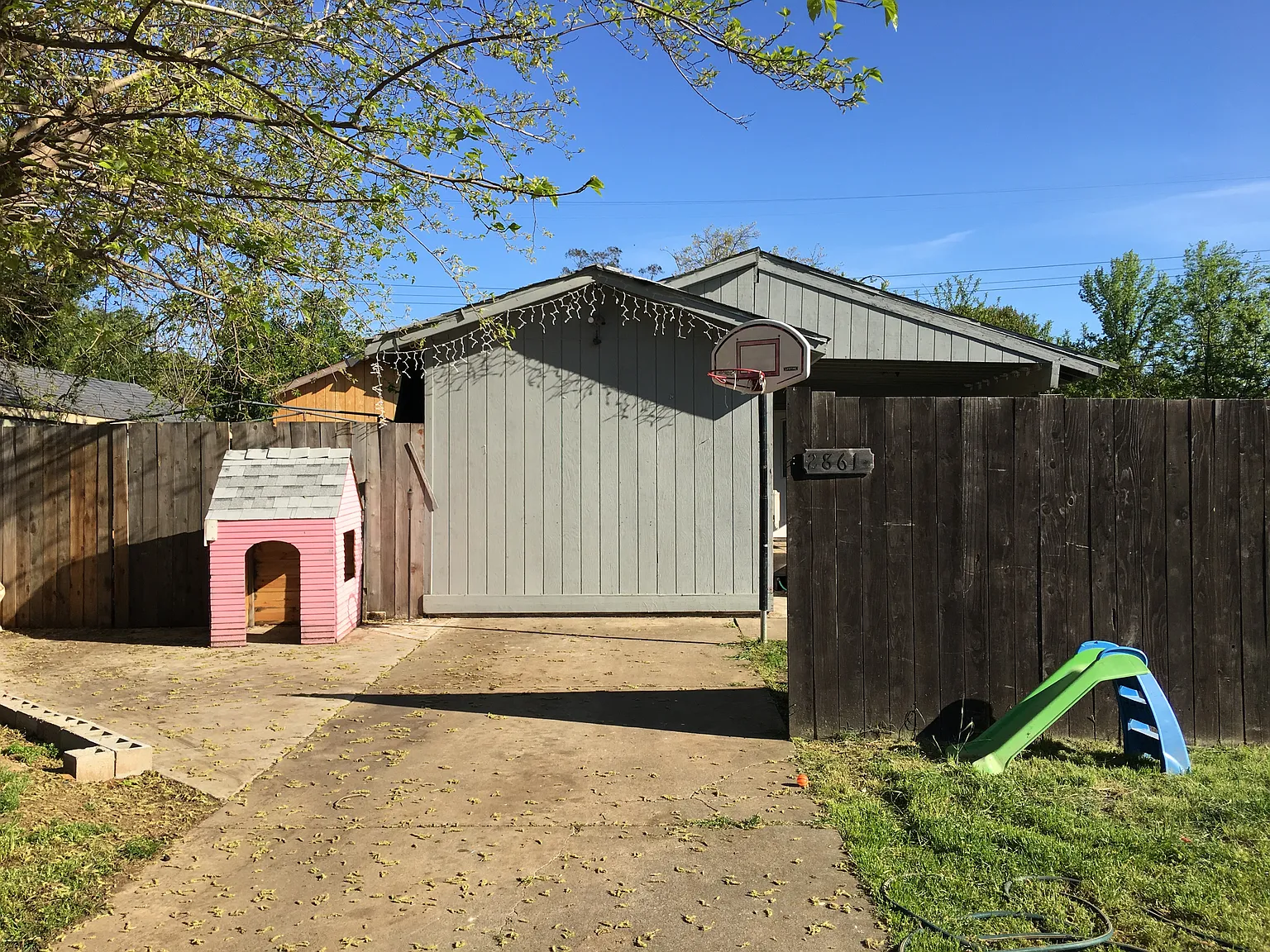2861 34th Ave photo 1