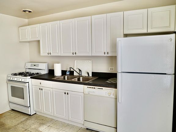 2nd image of 5047 N Washtenaw Ave #11