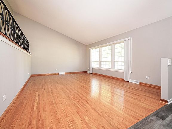 4th image of 1331 N Peachtree Ln