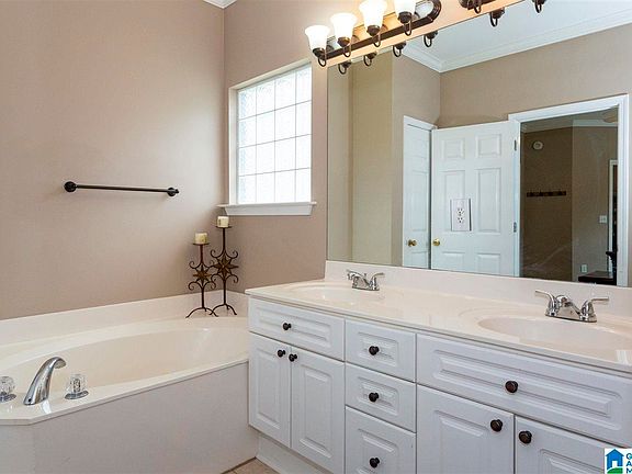 5th image of 2484 Mountain Dr