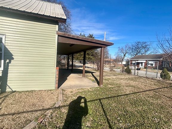 5th image of 207 Butler St