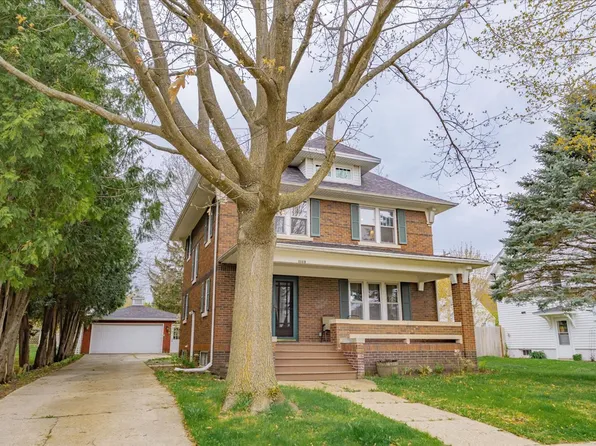 1113 2nd St, New Glarus, WI 53574