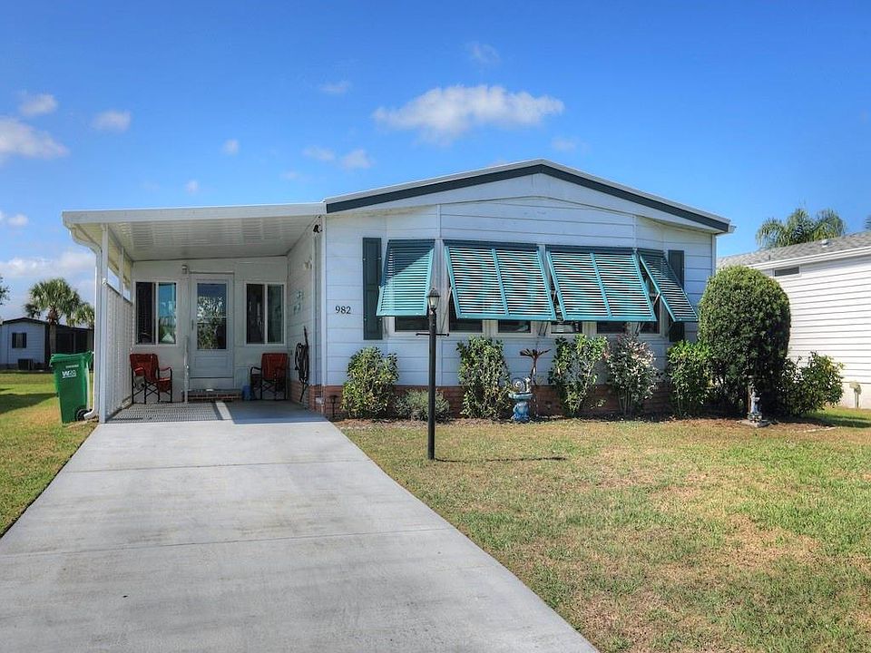 1st image of 982 Waterway Dr