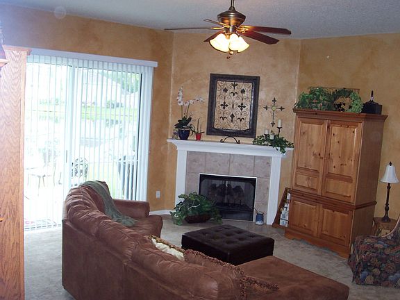 great room w/gas logs