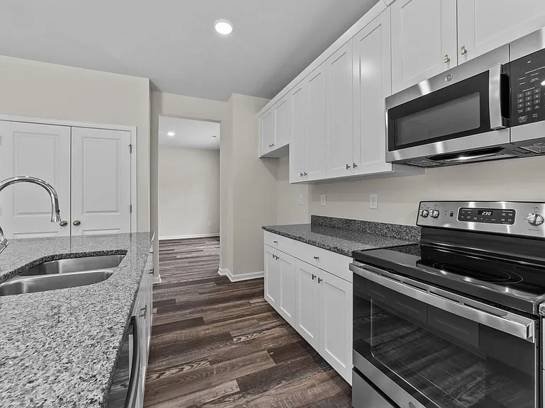 1246 Stonewyck Dr — Photo 10