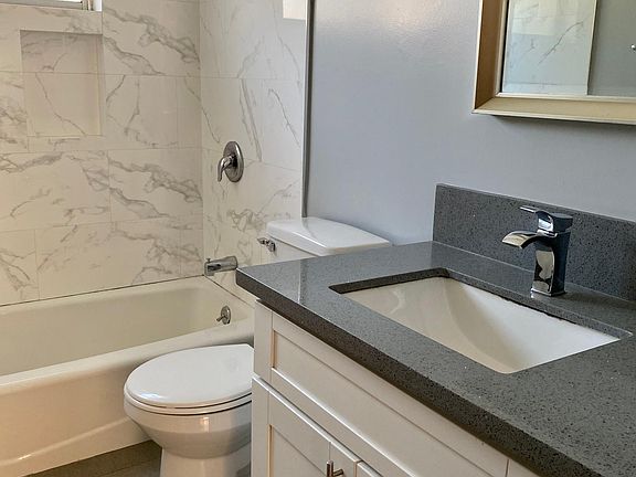 3rd image of 5261 Whitsett Ave #12
