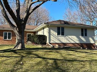 14910 Hillside Dr, Omaha, NE 68154