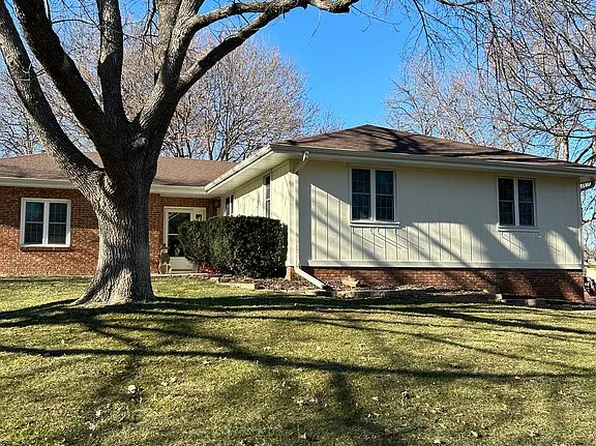 14910 Hillside Dr, Omaha, NE 68154