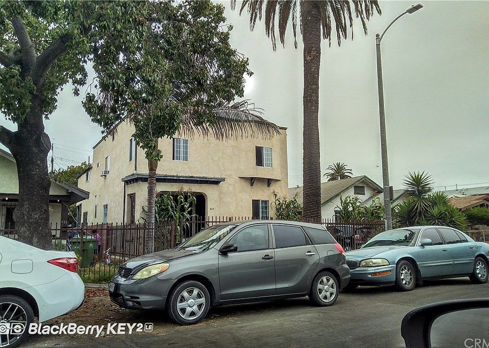1st image of 825 W 57th St