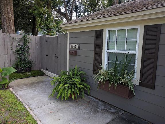 Entry to cottage guest house