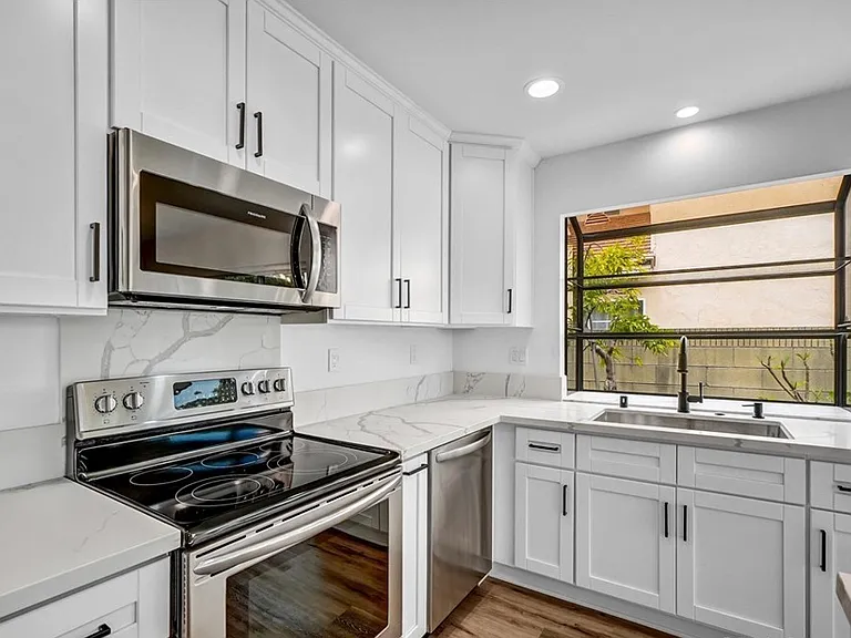 16560 Elm Haven Dr — Photo 12
