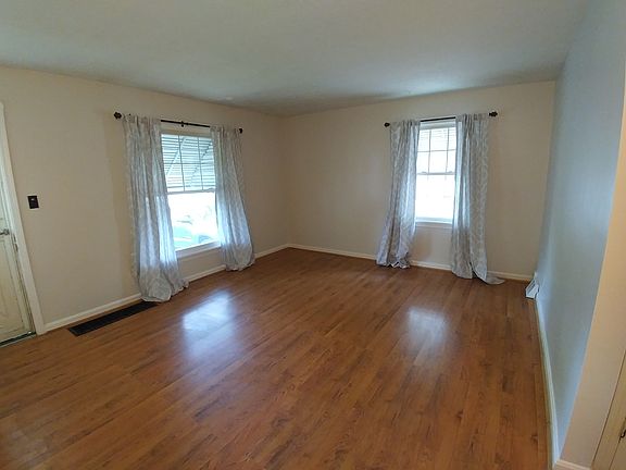 4th image of 13309 West Ave