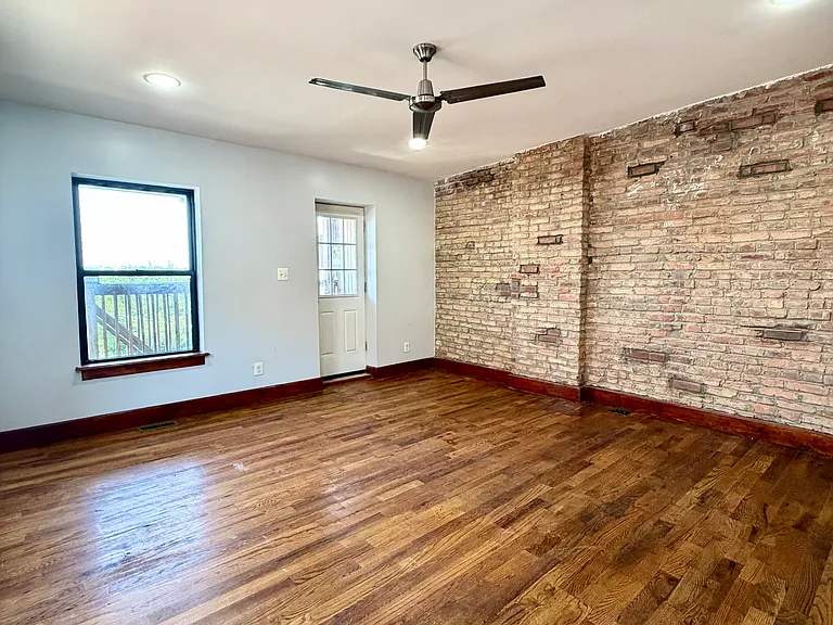 916 Whitelock St #200 — Photo 14