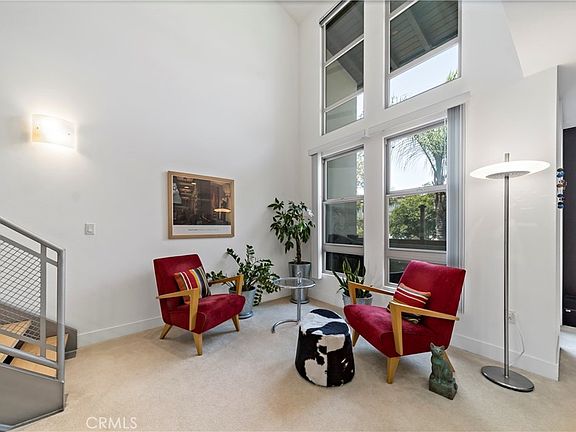 2nd image of 522 S Brea Blvd
