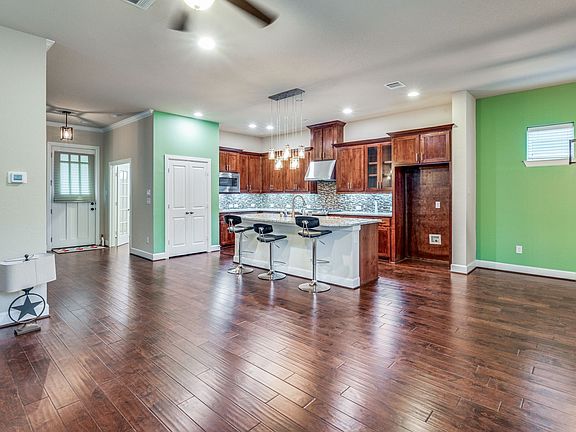5th image of 6004 Monterey Mews