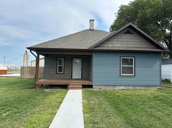 606 W Lancaster St, Blue Hill, NE 68930
