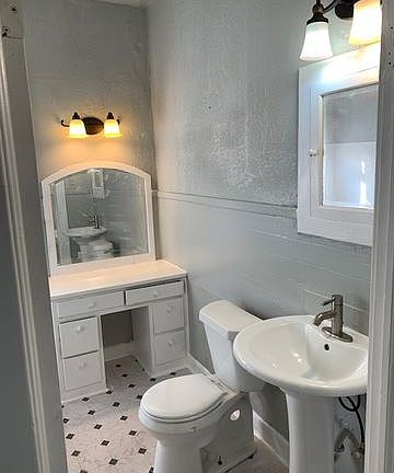 5th image of 1140 W Ashby Pl #7