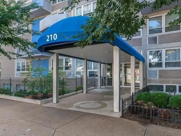 210 N 17th St Unit 1005, Saint Louis, MO 63103