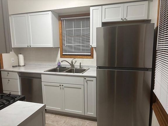 5th image of 812 S Lake Park Ave