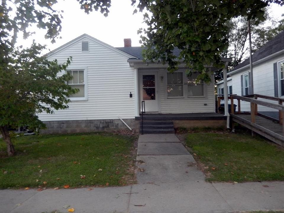 2nd image of 213 6th St