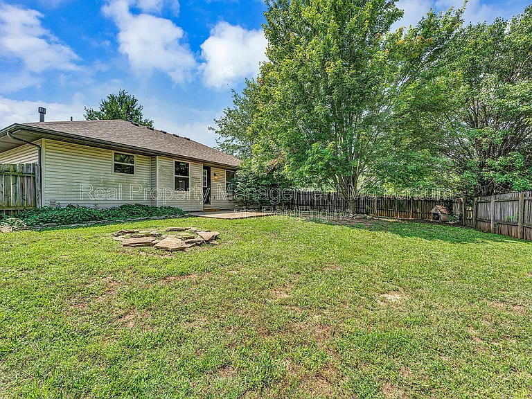 3251 W Scott St — Photo 31