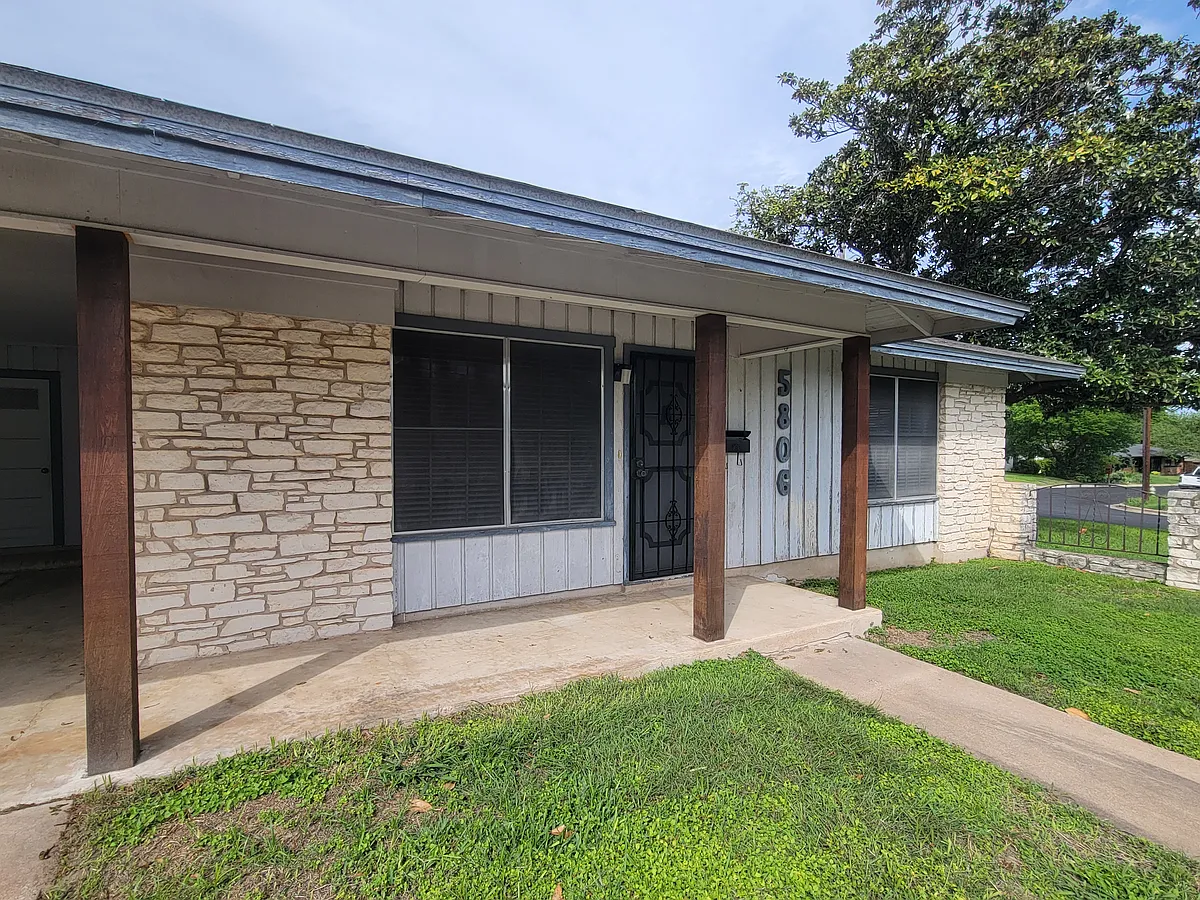 Building Photo - 5806 Nassau Dr #A