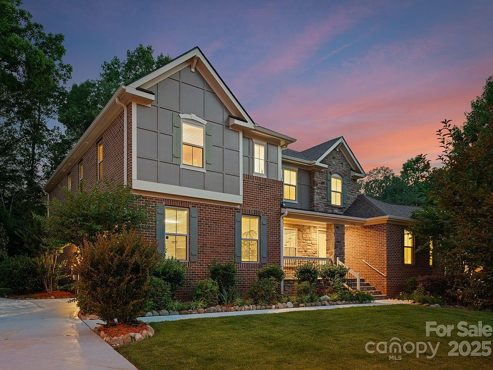 2nd image of 7798 Sandtrap Ln