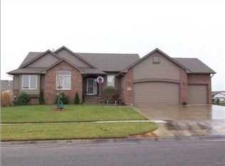 2419 N Spring Hollow St, Wichita, KS 67228