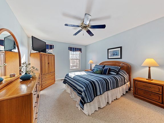 3rd image of 744 White Pine Cir