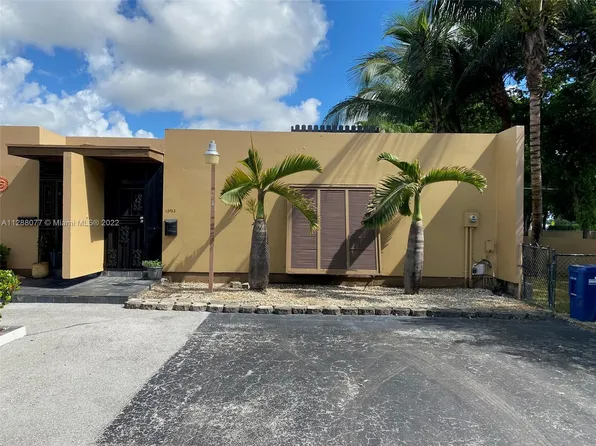 15913 Kingsmoor Way, Miami Lakes, FL 33014