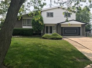 8323 W Maynard Oval, Niles, IL 60714