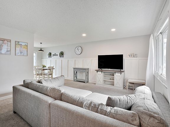 3rd image of 3445 Farley Dr