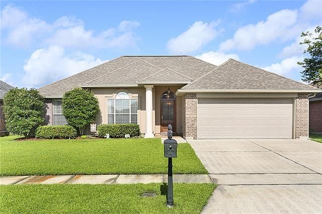 1st image of 213 White Oak Dr