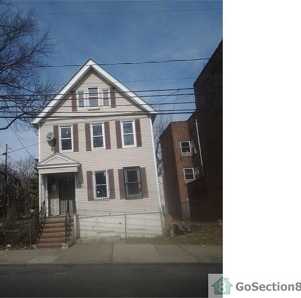 1st image of 225-227 Hawthorne Ave