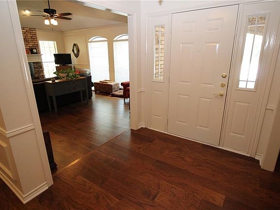 3rd image of 4813 S Dr W