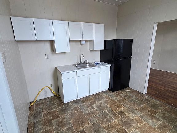 4th image of 2525 Peach St #11
