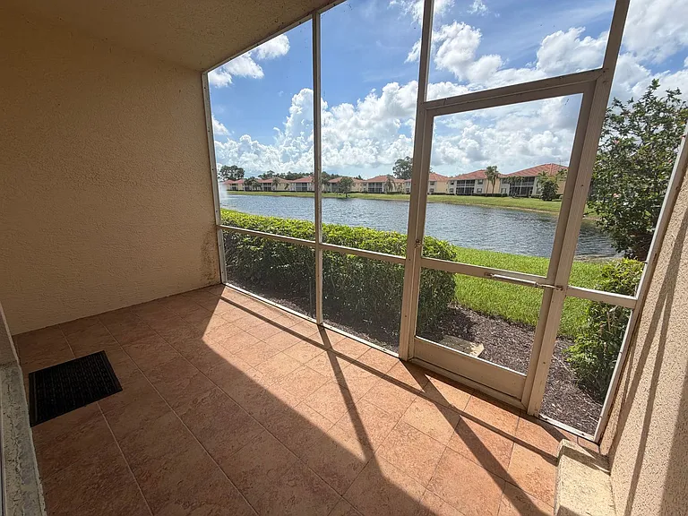 330 Robin Hood Cir #102 — Photo 24