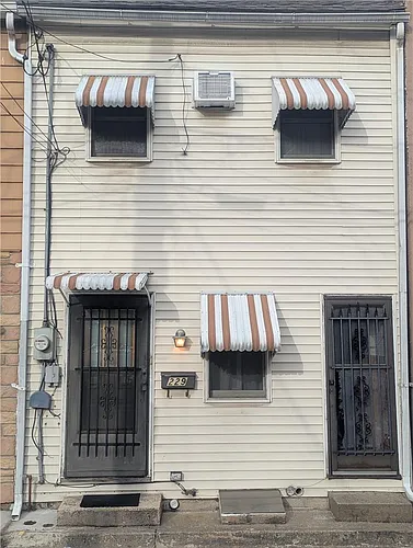 229 N Peach St Photo 1