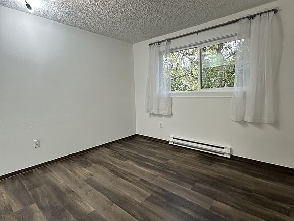 Room dimensions are 11x17 ft