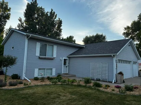 950 76th Ave S, Fargo, ND 58104