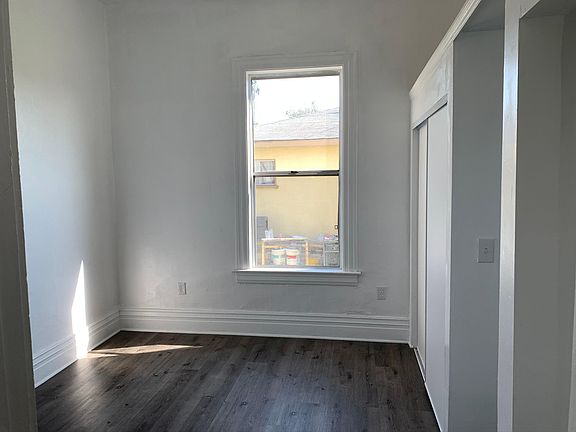 4th image of 1050 W 91st St